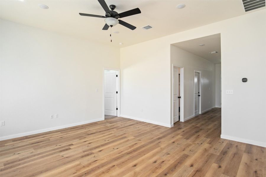 Spacious, unfurnished interior of a new home in , Temple (Image 18).