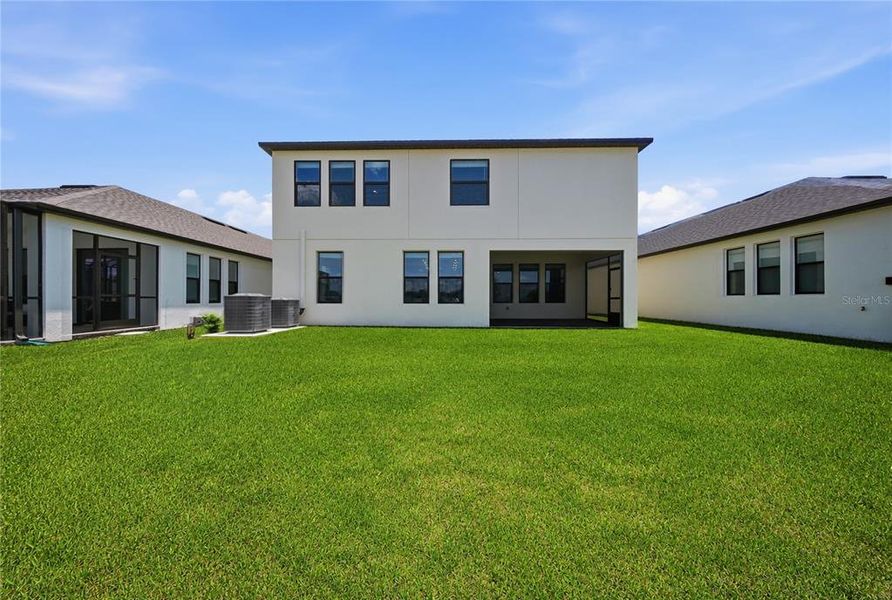 Exterior details and patio area of a home in Connerton, Land O' Lakes (Image 3).