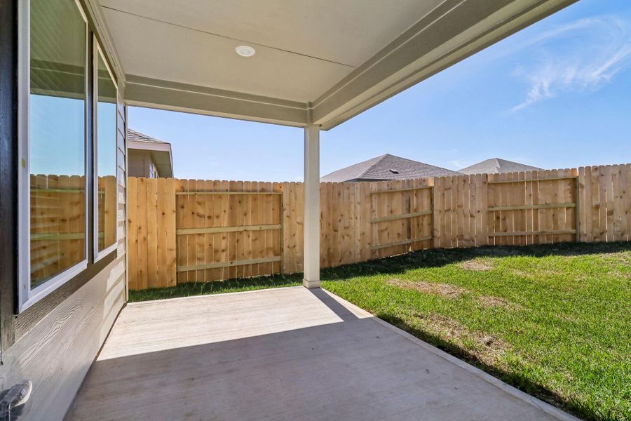 Photo is not of the actual home, but is an inspirational photo of builder’s model home and may depict options, furnishings, and/or decorator features that are not included Photo is not of the actual home, but is an inspirational photo of builder’s model home and may depict options, furnishings, and/or decorator features that are not included