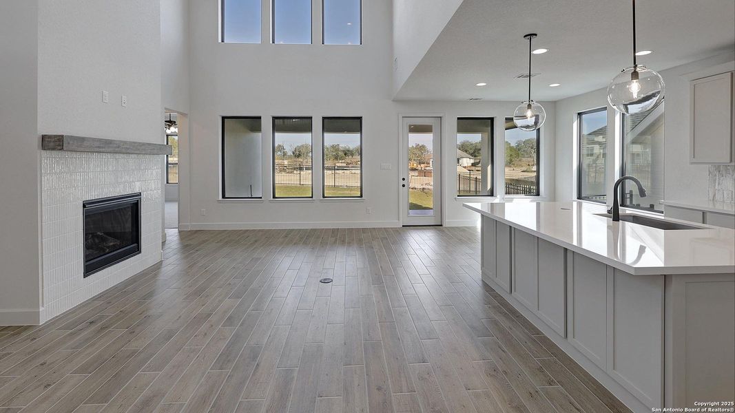 Spacious, unfurnished interior of a new home in Esperanza 50', Boerne (Image 25).
