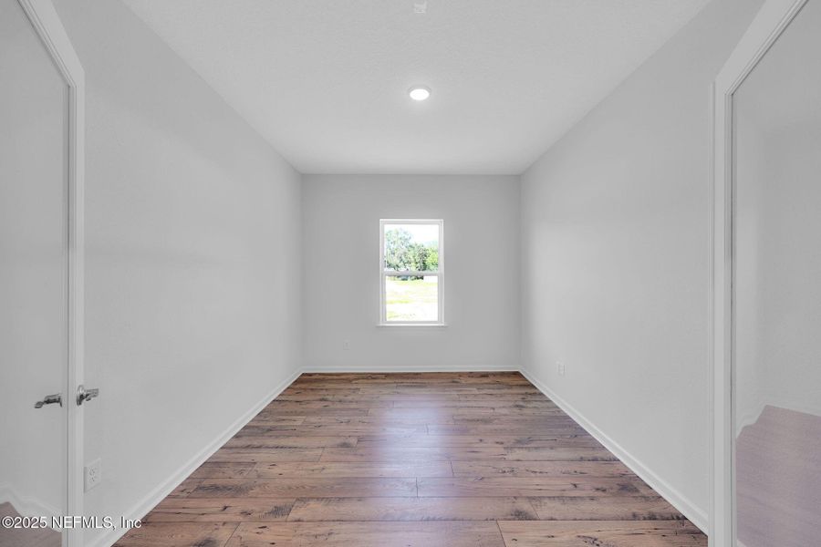 Spacious, unfurnished interior of a new home in McGirt's Creek, Yulee (Image 23).