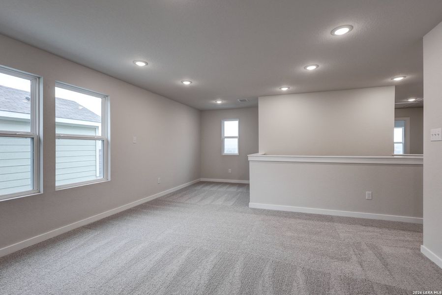 Spacious, unfurnished interior of a new home in Mesa Vista, San Antonio (Image 11).