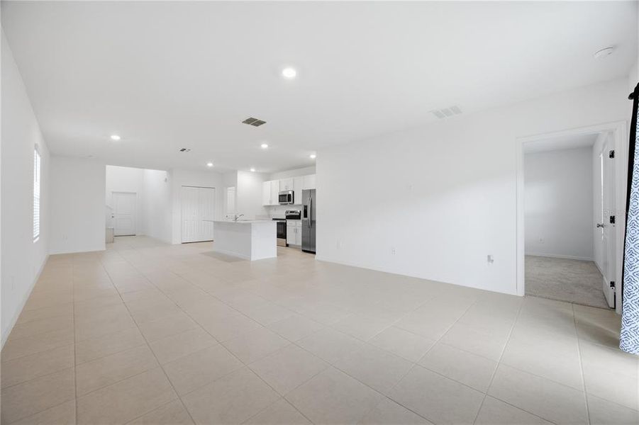 Spacious, unfurnished interior of a new home in Cypress Point at Lake Parker, Lakeland (Image 21). Spacious, unfurnished interior of a new home in Cypress Point at Lake Parker, Lakeland (Image 21).