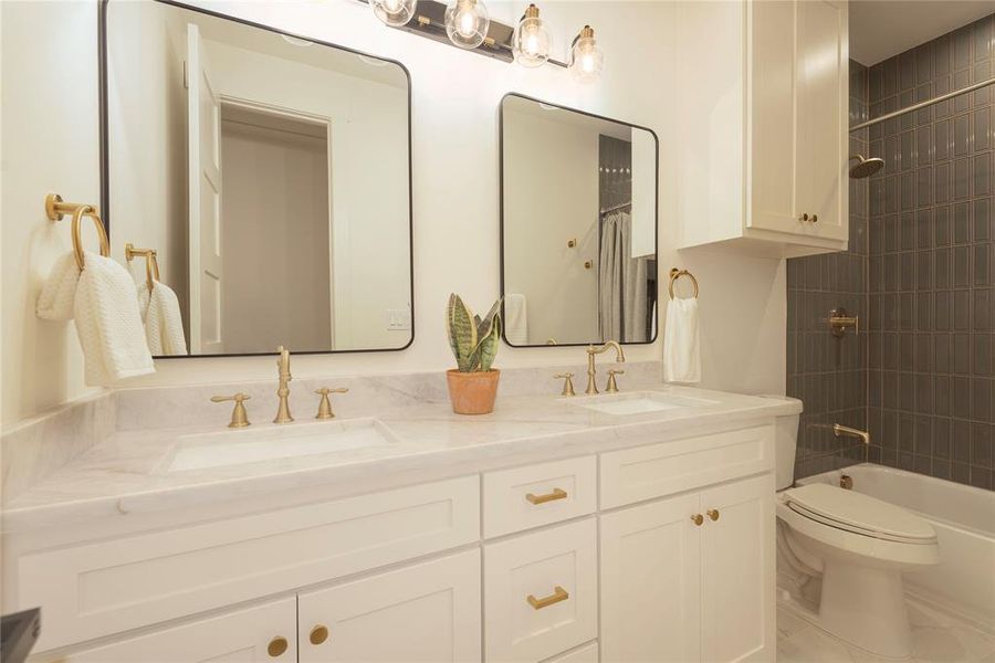 Furnished interior view inside a new home in , McKinney (Image 15).