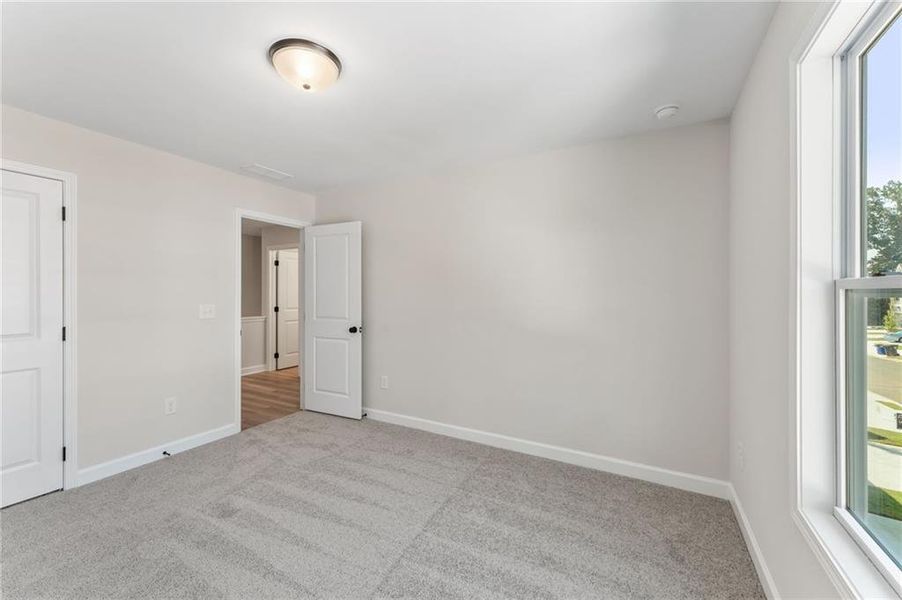 Spacious, unfurnished interior of a new home in Cherokee Township, Acworth (Image 14).