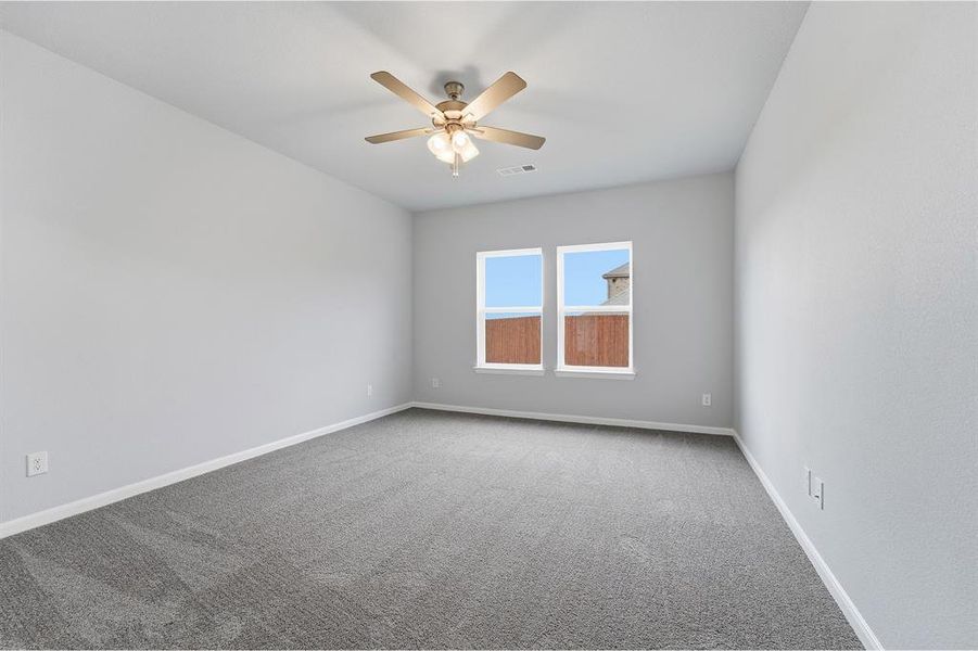 Spacious, unfurnished interior of a new home in Saddlebrook Estates, Waxahachie (Image 16).