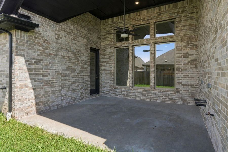 Exterior details and patio area of a home in Coastal Point, League City (Image 4).