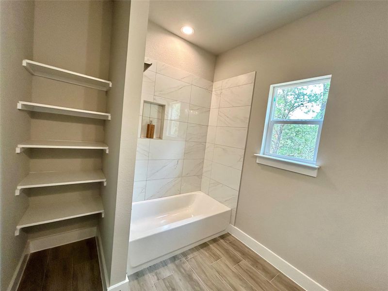 Secondary bathroom. Secondary bathroom.