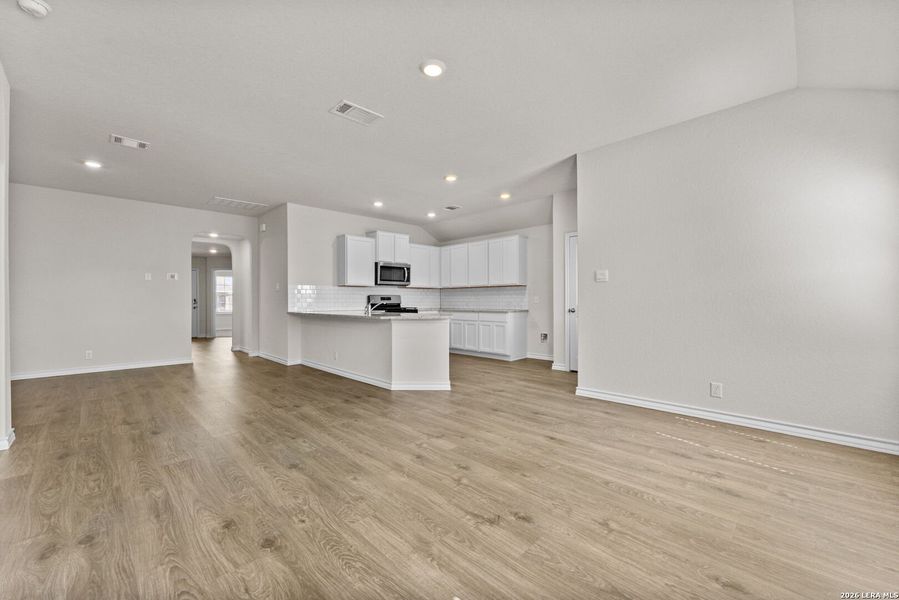 Spacious, unfurnished interior of a new home in Redbird Ranch, San Antonio (Image 15).