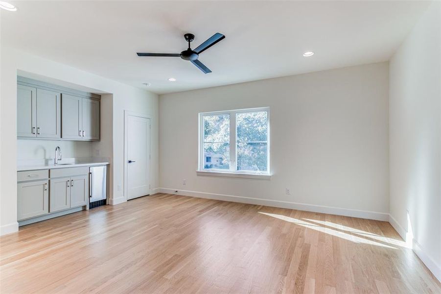 Upstairs Game Room with wet bar