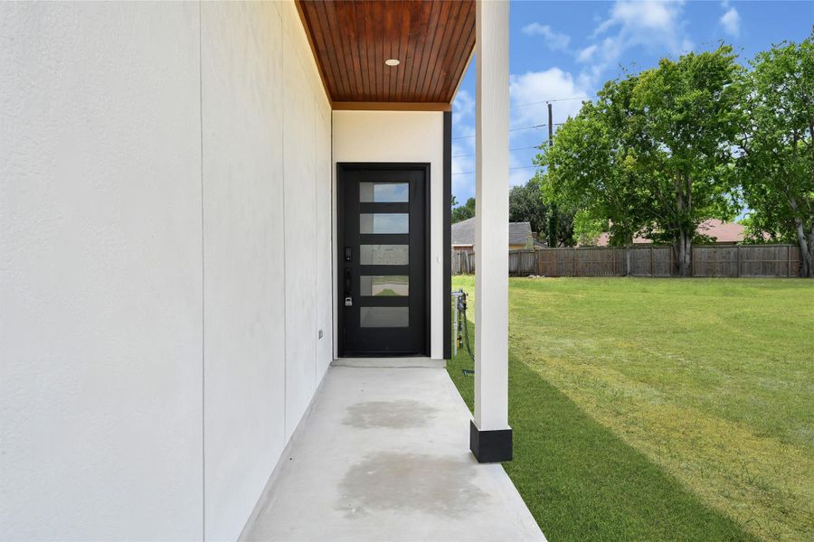 Exterior details and patio area of a home in , Houston (Image 4).
