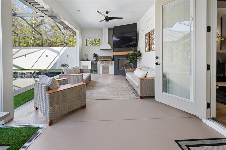 Exterior details and patio area of a home in , High Springs (Image 37).