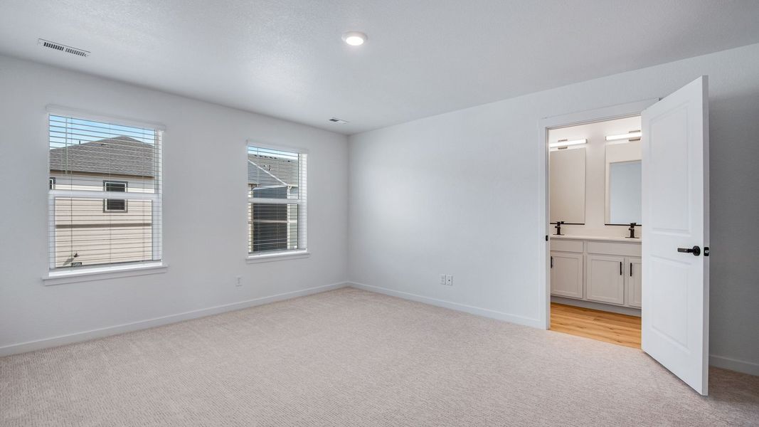 Spacious, unfurnished interior of a new home in Arcadia, Denver (Image 19).
