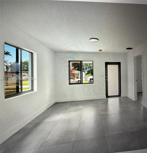Spacious, unfurnished interior of a new home in , Miami Gardens (Image 8).