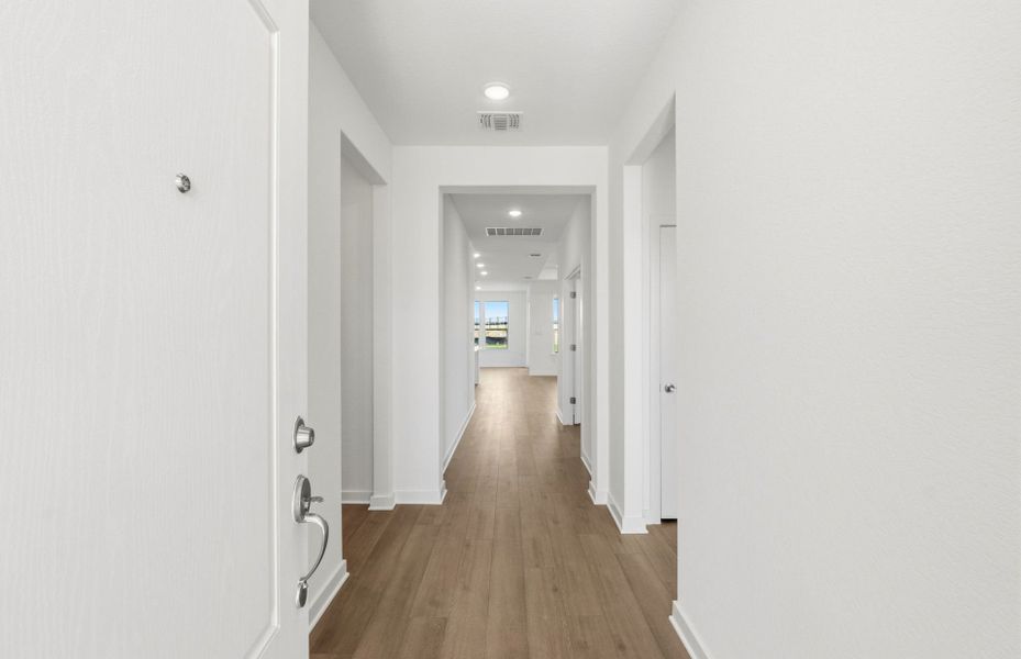 Spacious, unfurnished interior of a new home in Del Webb Austin at Lost Pines, Bastrop (Image 36). Spacious, unfurnished interior of a new home in Del Webb Austin at Lost Pines, Bastrop (Image 36).