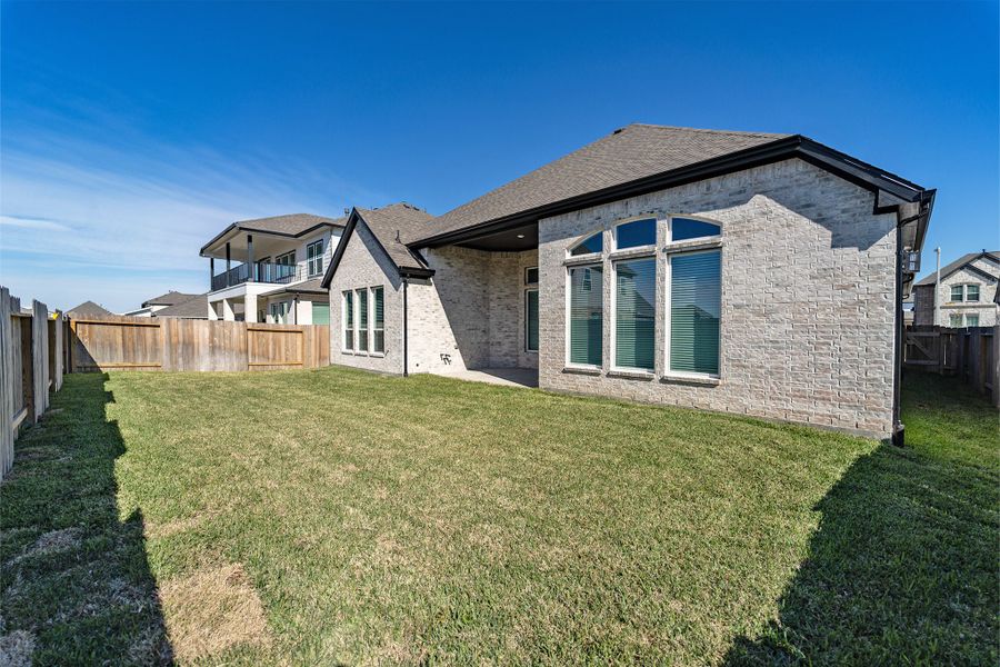 Exterior details and patio area of a home in Westwood, League City (Image 3).