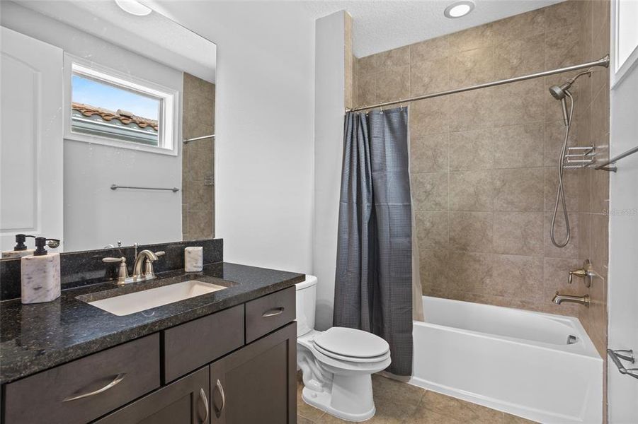 Furnished interior view inside a new home in , Orlando (Image 41).