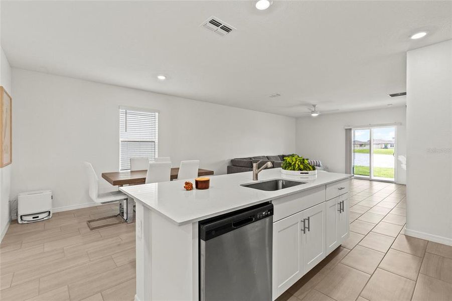 Furnished interior view inside a new home in Prosperity Lakes, Parrish (Image 50). Furnished interior view inside a new home in Prosperity Lakes, Parrish (Image 50).
