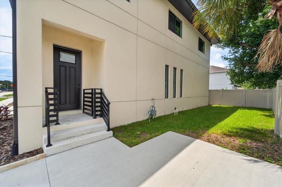 Exterior details and patio area of a home in , Tampa (Image 40).