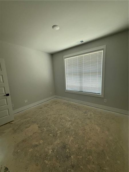 Spacious, unfurnished interior of a new home in The Fairways at Mirror Lake, Villa Rica (Image 9).