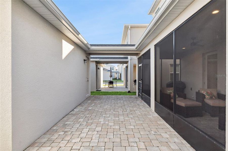 Exterior details and patio area of a home in , Winter Garden (Image 37).