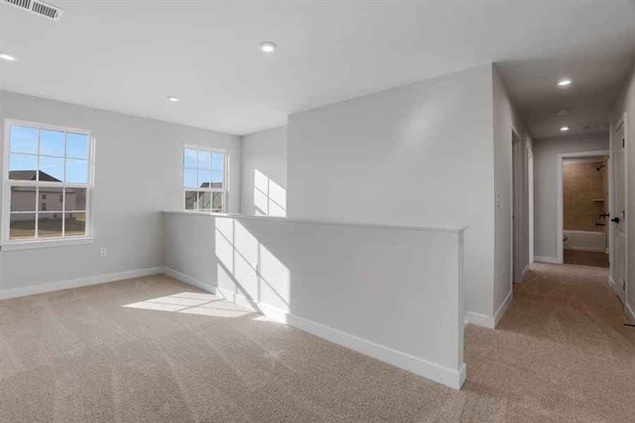 Spacious, unfurnished interior of a new home in Edinburgh, Locust Grove (Image 23).
