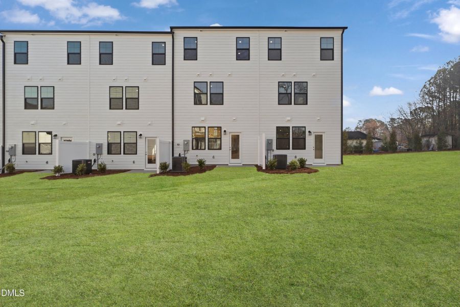 SUN_ElmGrove_Pic_Jackson_QMI_22_Back_1of