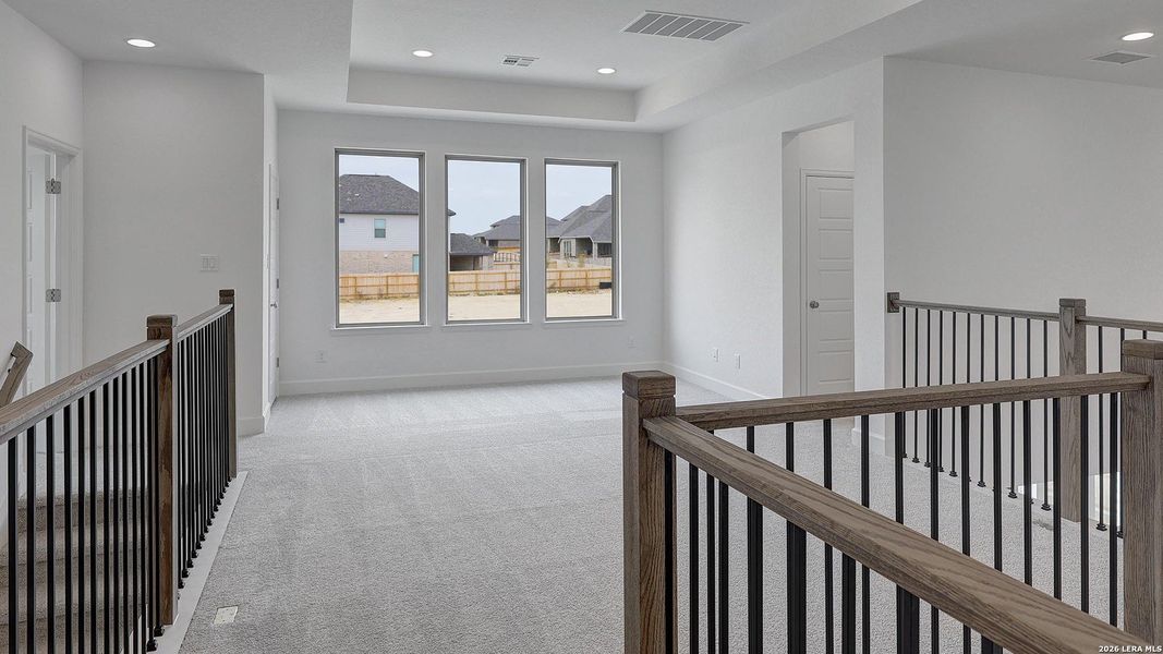 Spacious, unfurnished interior of a new home in Ladera, San Antonio (Image 15).