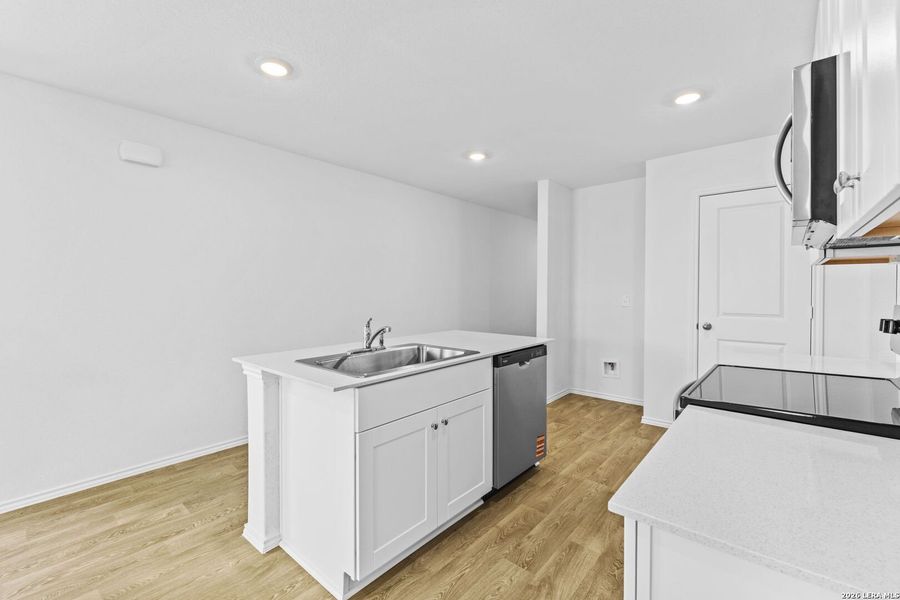 Furnished interior view inside a new home in Arroyo Ranch, Seguin (Image 4).