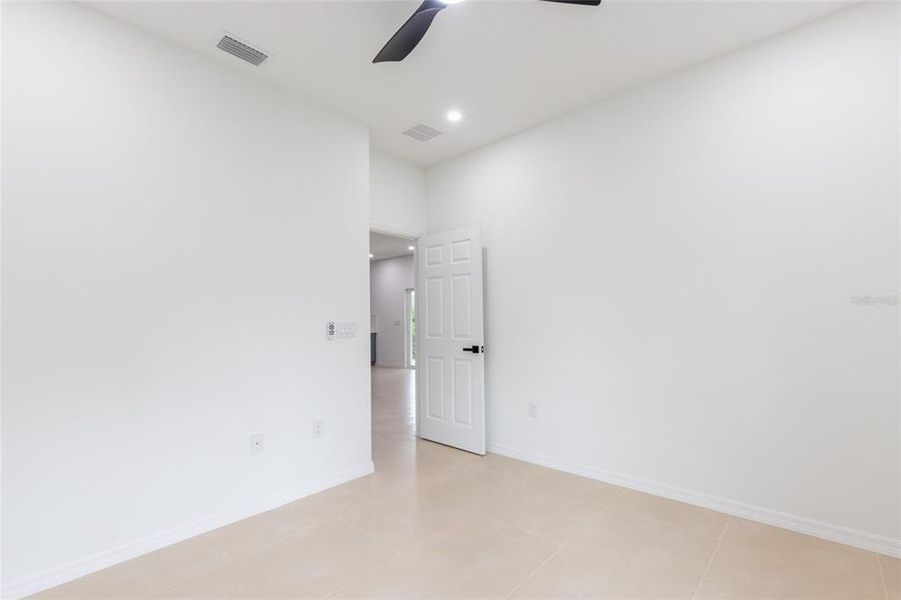 Spacious, unfurnished interior of a new home in , Sebring (Image 72).