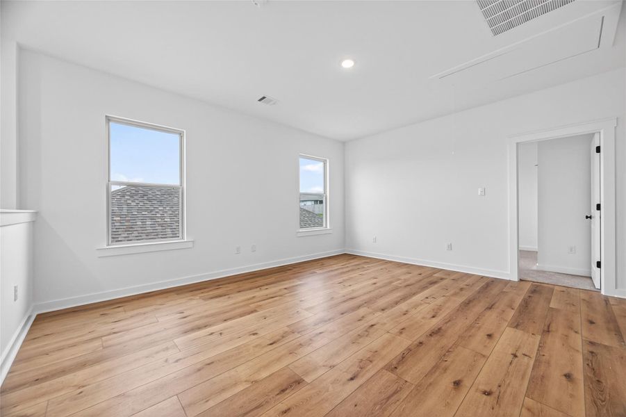 Spacious, unfurnished interior of a new home in Mostyn Springs, Magnolia (Image 28).