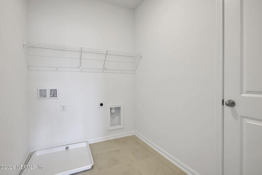 Spacious, unfurnished interior of a new home in Hyland Trail, Green Cove Springs (Image 41).