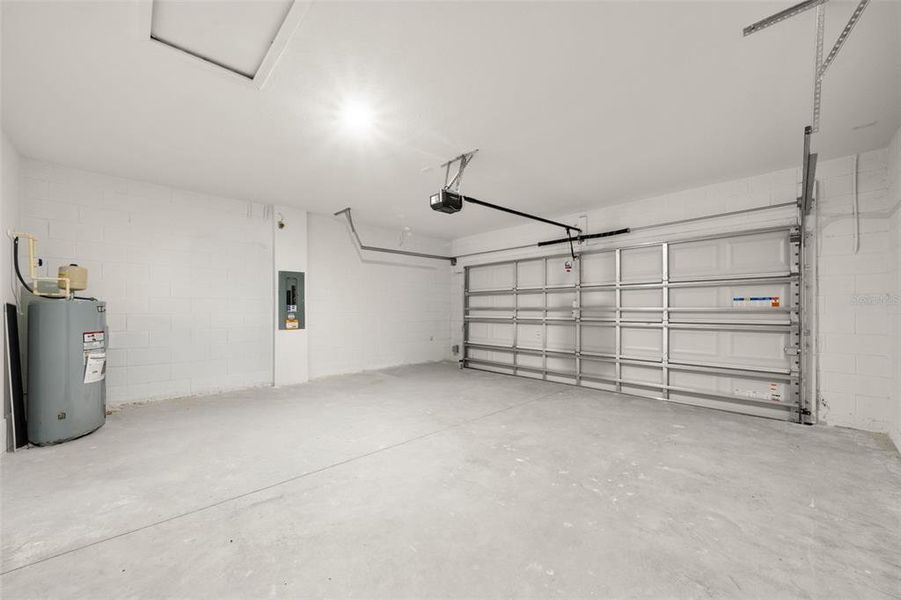 Spacious, unfurnished interior of a new home in , Sebring (Image 12).