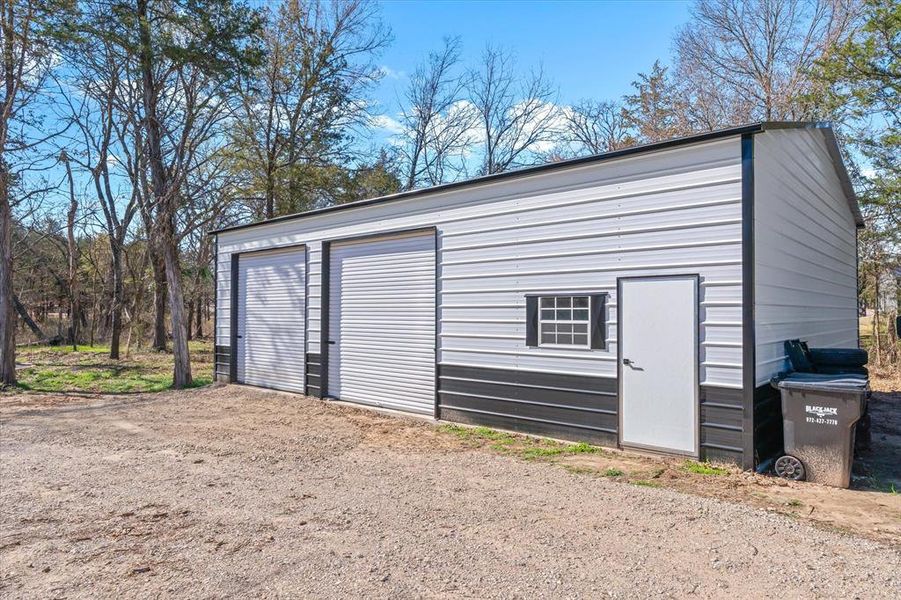 Exterior details and patio area of a home in , Emory (Image 25).