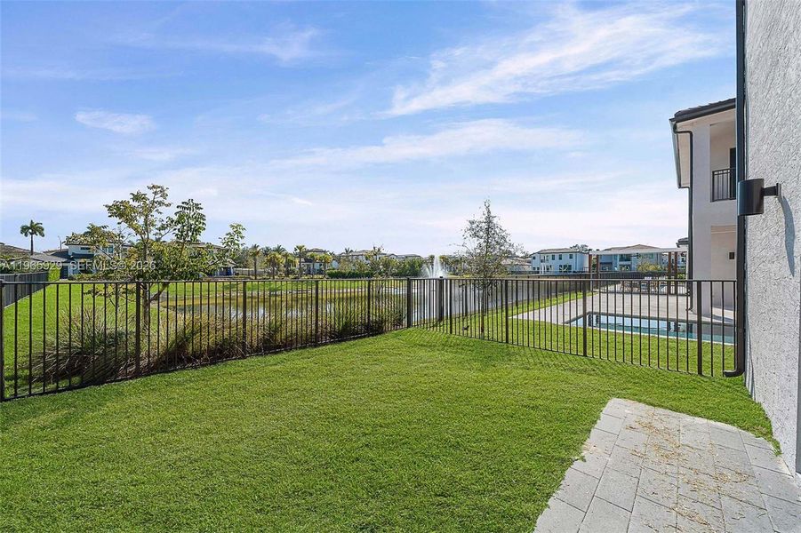 Exterior details and patio area of a home in , Hollywood (Image 36).