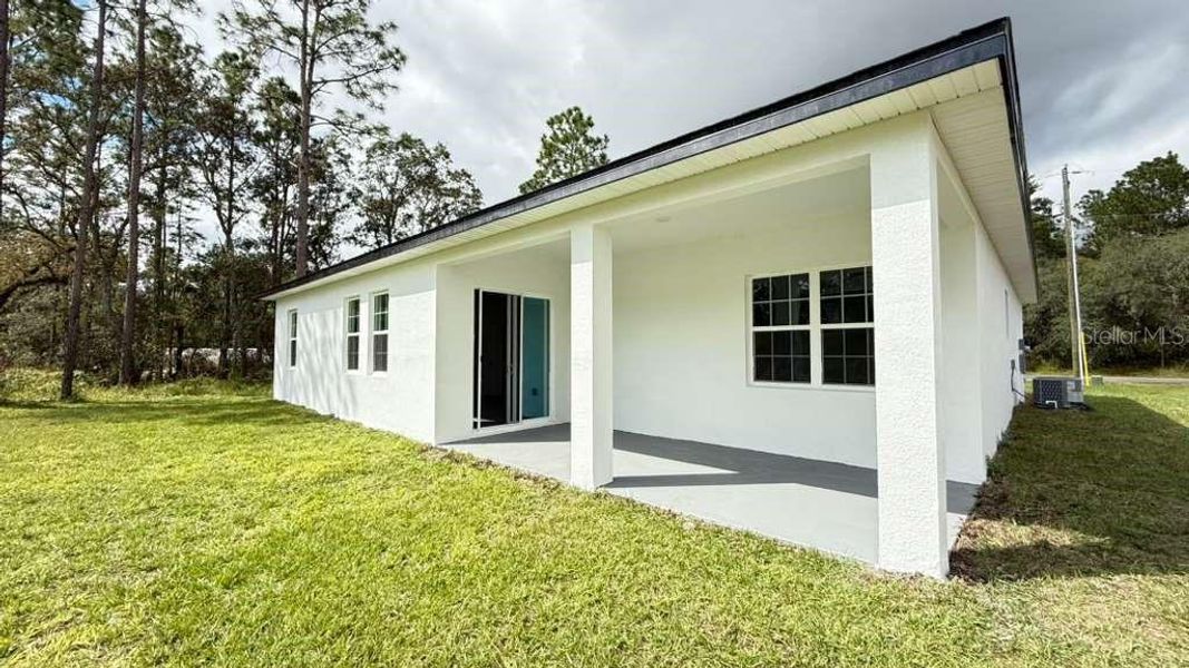 Exterior details and patio area of a home in , Ocala (Image 4).