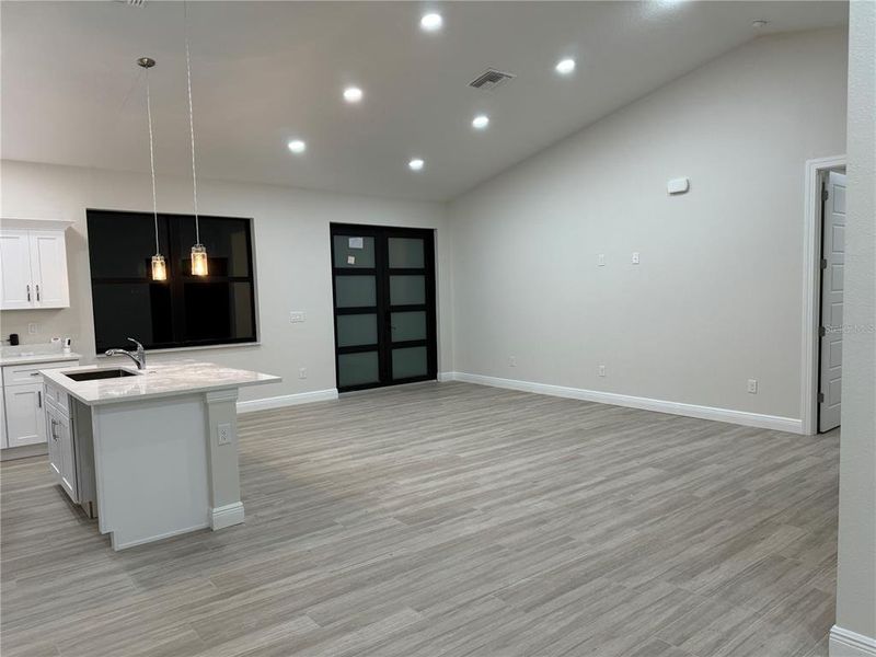 Entrance / Living Area Entrance / Living Area