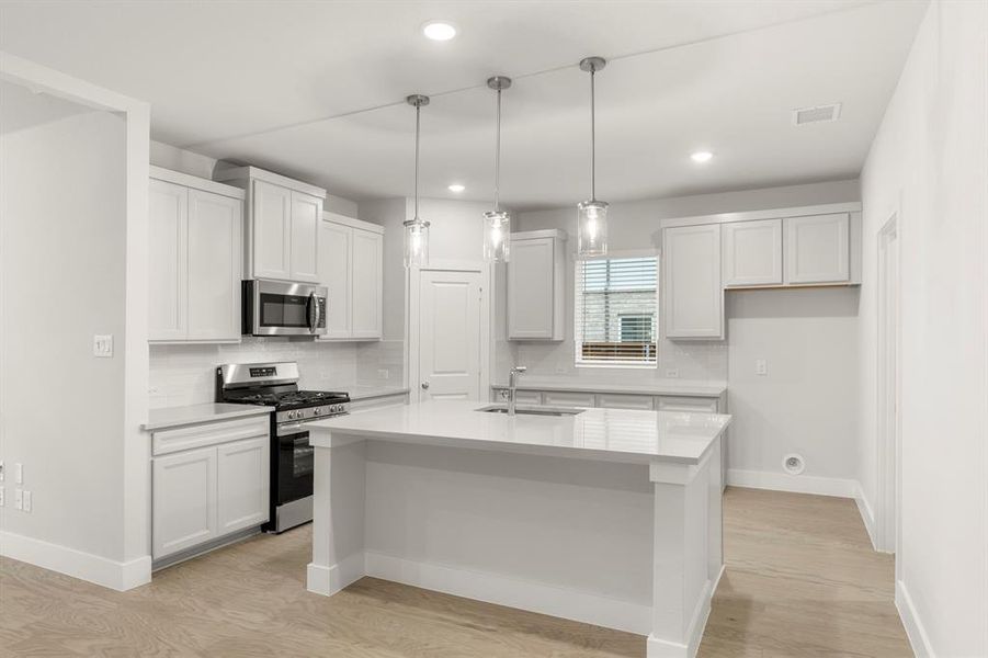 09. 1917 Sapphire - Kitchen (2)