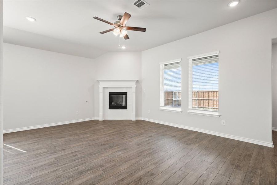 Spacious, unfurnished interior of a new home in Rocky Creek Crossing, Fort Worth (Image 17). Spacious, unfurnished interior of a new home in Rocky Creek Crossing, Fort Worth (Image 17).