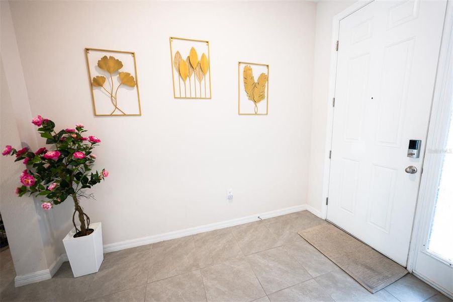 Spacious, unfurnished interior of a new home in North Park Isle, Plant City (Image 23).