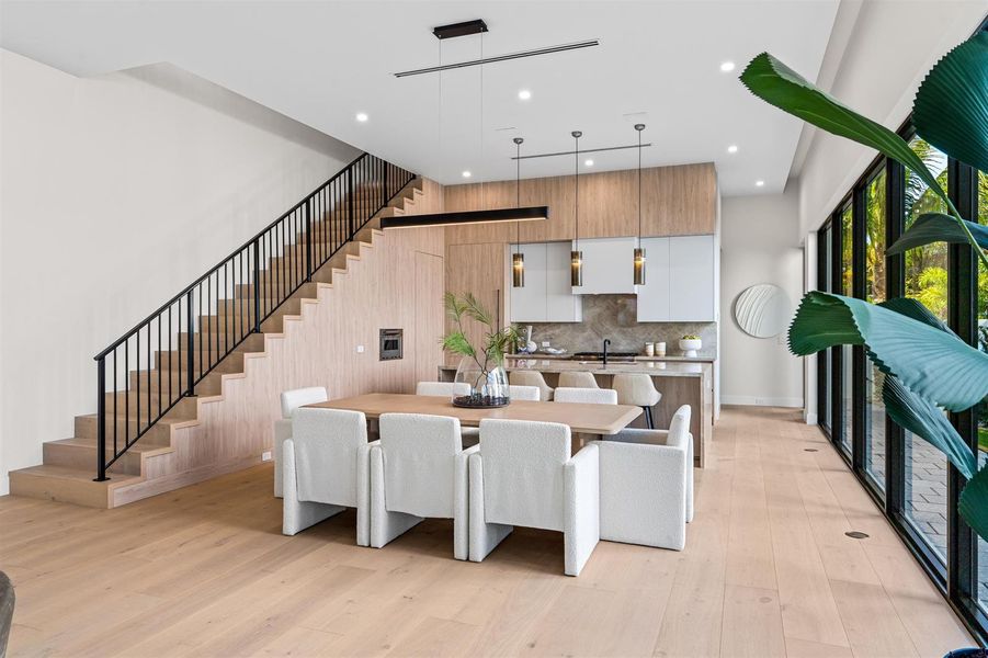 DINING_ROOM_ANGLE DINING_ROOM_ANGLE