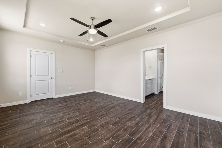 Spacious, unfurnished interior of a new home in Paloma Ranch, Harlingen (Image 13).