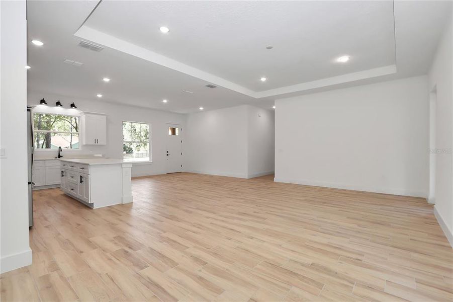 Spacious, unfurnished interior of a new home in , Ocala (Image 11).