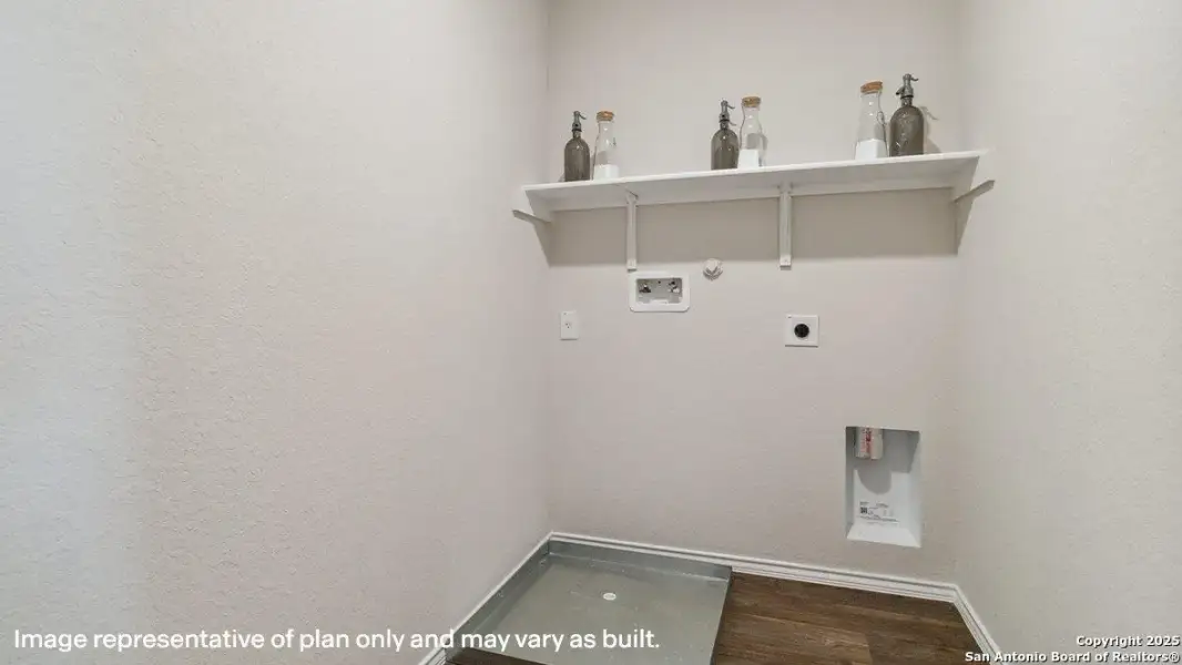 Spacious, unfurnished interior of a new home in , San Antonio (Image 20).