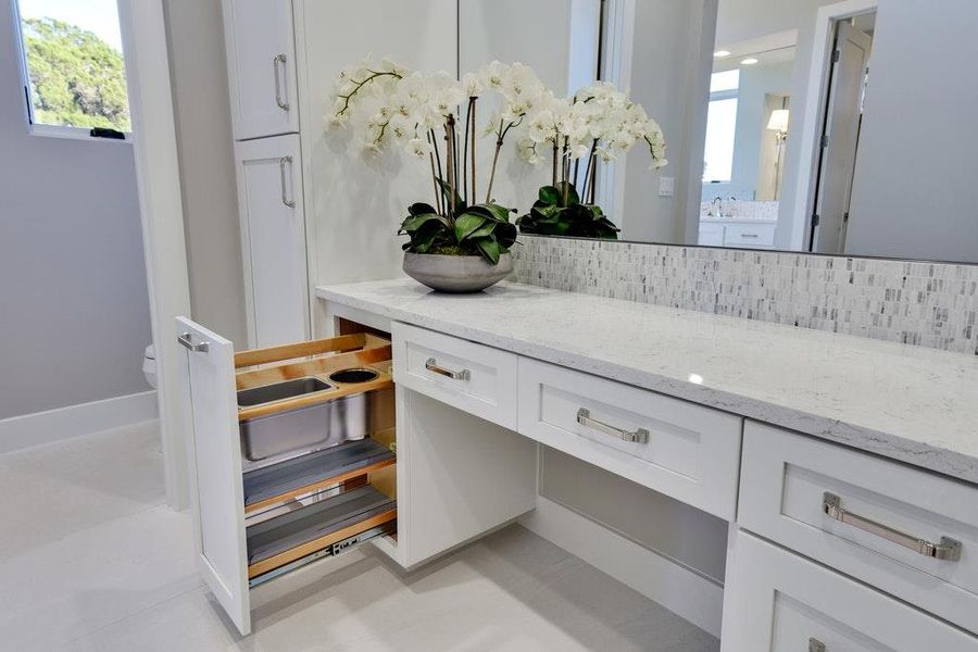 Vanity with storage Vanity with storage