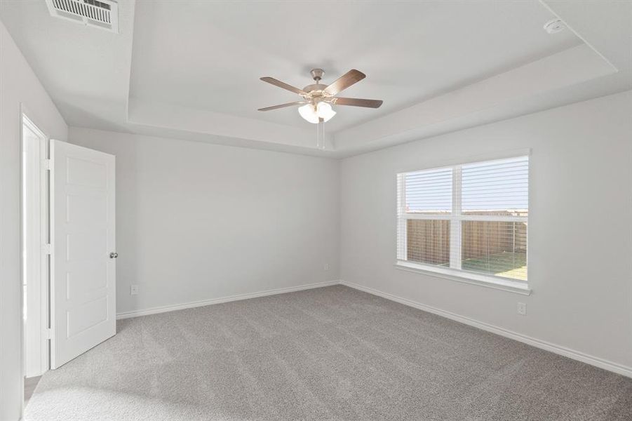 Spacious, unfurnished interior of a new home in Burgess Meadows, Cleburne (Image 9).
