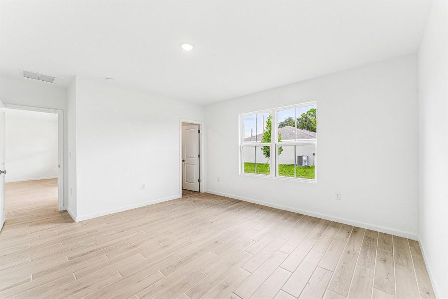 Spacious, unfurnished interior of a new home in , Port St. Lucie (Image 24).
