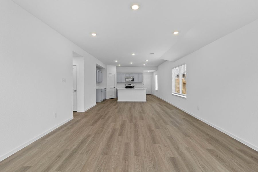 Spacious, unfurnished interior of a new home in Venetian Pines, Conroe (Image 21).