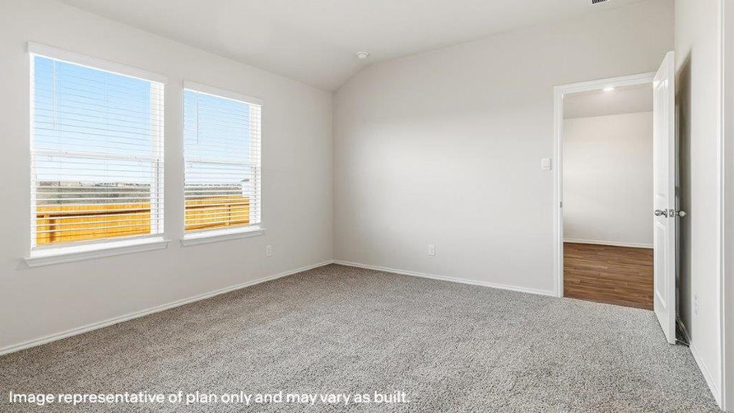 Spacious, unfurnished interior of a new home in Blue Ridge Ranch, San Antonio (Image 20).
