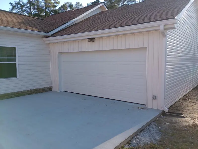 Exterior details and patio area of a home in , Walterboro (Image 3).